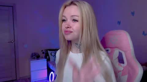 Snapshot of naughty_mablee chatting on May 7, 12:27 am Mable online show from May 7, 12:27 am