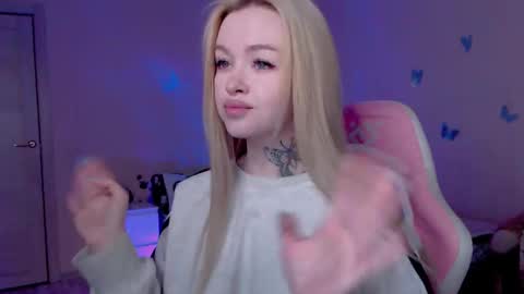 Snapshot of naughty_mablee chatting on May 9, 12:38 am Mable online show from May 9, 12:38 am