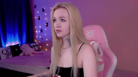 Snapshot of naughty_mablee chatting on May 10, 12:16 am Mable online show from May 10, 12:16 am
