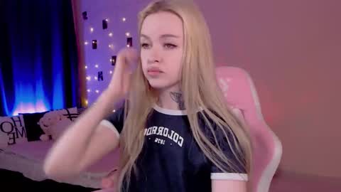 Snapshot of naughty_mablee chatting on May 11, 12:05 am Mable online show from May 11, 12:05 am