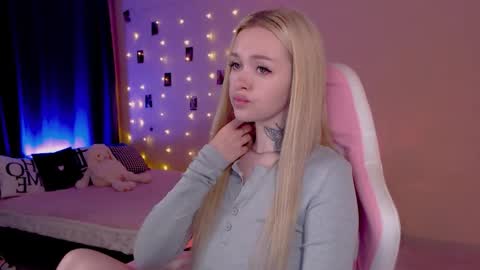 Snapshot of naughty_mablee chatting on May 13, 1:47 am Mable online show from May 13, 1:47 am