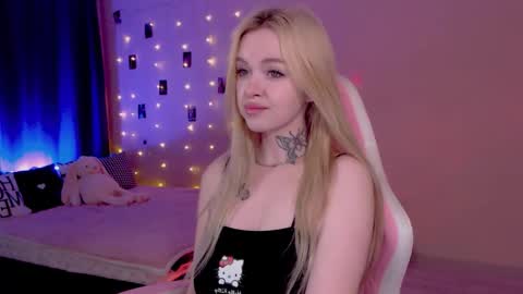 Snapshot of naughty_mablee chatting on May 15, 1:01 am Mable online show from May 15, 1:01 am