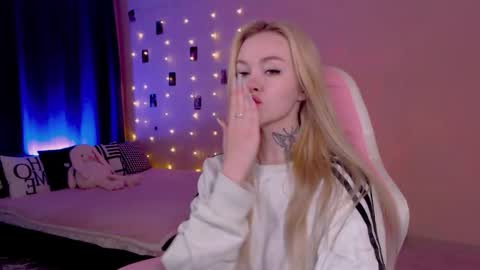 Snapshot of naughty_mablee chatting on May 17, 12:41 am Mable online show from May 17, 12:41 am