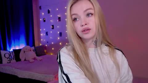 Snapshot of naughty_mablee chatting on May 23, 1:22 am Mable online show from May 23, 1:22 am