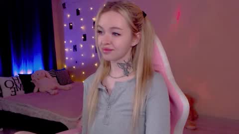 Snapshot of naughty_mablee chatting on June 5, 1:12 am Mable online show from June 5, 1:12 am