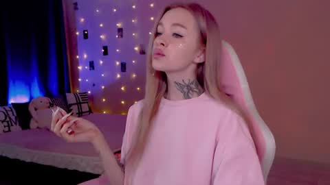 Snapshot of naughty_mablee chatting on June 18, 1:28 am Mable online show from June 18, 1:28 am