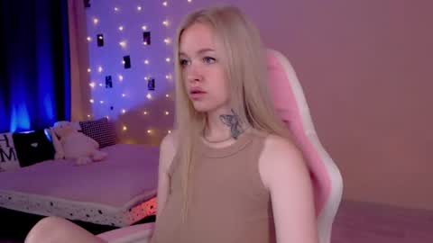Snapshot of naughty_mablee chatting on July 4, 11:44 pm Mable online show from July 4, 11:44 pm