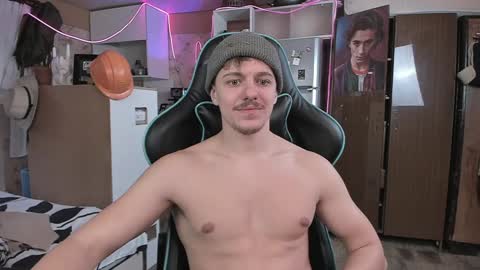 Snapshot of naughty_nik43 chatting on December 4, 12:47 pm Nik online show from December 4, 12:47 pm