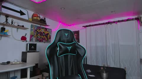 Snapshot of naughty_nik43 chatting on January 9, 5:22 pm Nik online show from January 9, 5:22 pm