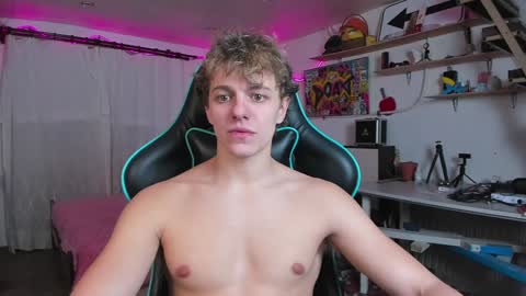 Snapshot of naughty_nik43 chatting on January 29, 6:28 pm Nik online show from January 29, 6:28 pm