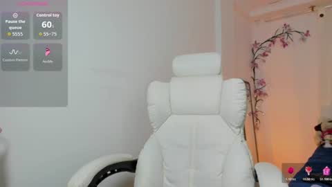 Snapshot of naughty_sexy_girl_1 chatting on June 18, 12:22 am Lau online show from June 18, 12:22 am