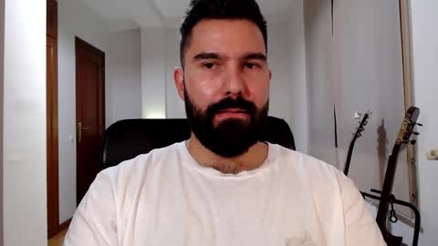 Snapshot of naughtybear_69 chatting on October 20, 9:43 am Tom online show from October 20, 9:43 am