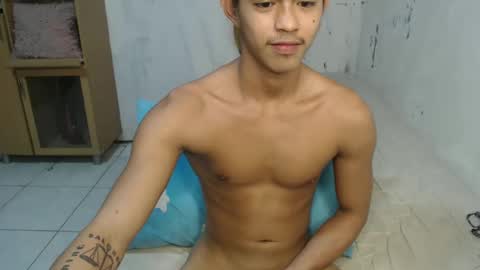 Snapshot of naughtyboylouie chatting on February 11, 4:02 pm Loue online show from February 11, 4:02 pm