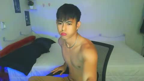 Snapshot of naughtyboylouie chatting on September 11, 10:26 am Loue online show from September 11, 10:26 am