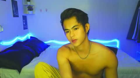 Snapshot of naughtyboylouie chatting on October 20, 11:10 am Loue online show from October 20, 11:10 am