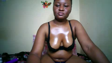 Snapshot of naughtybrownny chatting on June 2, 9:39 pm MUMU online show from June 2, 9:39 pm