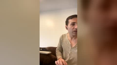 Snapshot of naughtybunnnies chatting on December 15, 7:23 am naughtybunnnies online show from December 15, 7:23 am