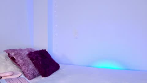 Snapshot of naughtybunnyy_1 chatting on May 17, 12:08 am online show from May 17, 12:08 am