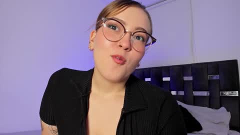 Snapshot of naughtycurvybbx chatting on October 29, 5:10 am LANAindependent model online show from October 29, 5:10 am