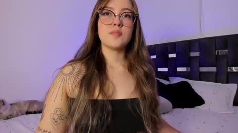 Snapshot of naughtycurvybbx chatting on December 2, 8:52 am LANAindependent model online show from December 2, 8:52 am