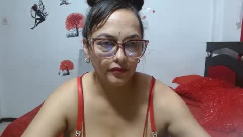 naughtygoddesss online show from November 8, 4:34 am