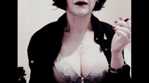 Snapshot of naughtyjenniferxx chatting on May 7, 2:06 am Jenny online show from May 7, 2:06 am