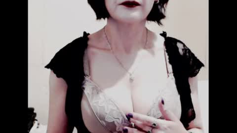Snapshot of naughtyjenniferxx chatting on June 10, 11:53 am Jenny online show from June 10, 11:53 am