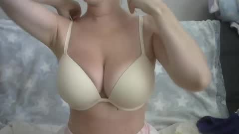 Snapshot of naughtykitten94 chatting on June 18, 9:09 am Chris online show from June 18, 9:09 am