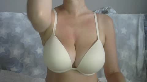 Snapshot of naughtykitten94 chatting on July 22, 6:49 am Chris online show from July 22, 6:49 am