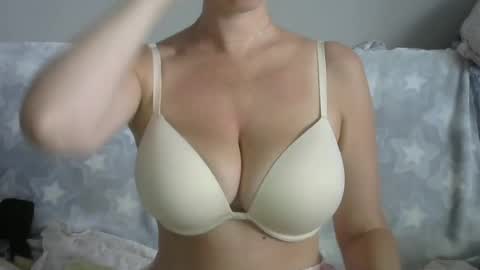 Snapshot of naughtykitten94 chatting on August 3, 7:07 am Chris online show from August 3, 7:07 am