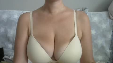 Snapshot of naughtykitten94 chatting on August 3, 9:04 am Chris online show from August 3, 9:04 am