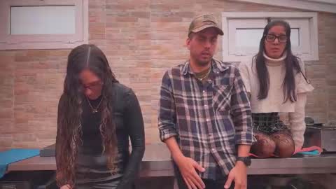 ANDREA STEPH  MIKE online show from November 5, 9:53 am