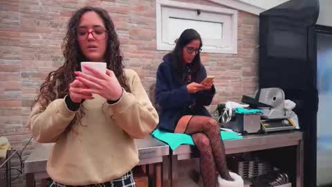 ANDREA STEPH  MIKE online show from December 4, 10:02 am