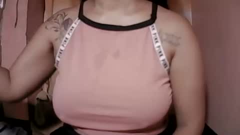 Snapshot of naughtymom_33 chatting on September 9, 7:24 pm naughtymom_33 online show from September 9, 7:24 pm