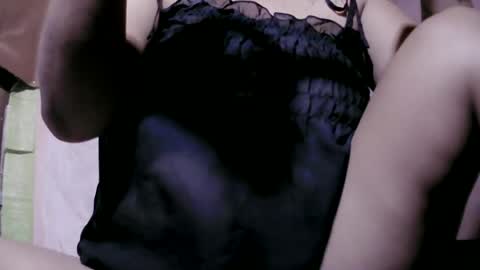 Snapshot of naughtymom_33 chatting on June 30, 4:24 am naughtymom_33 online show from June 30, 4:24 am