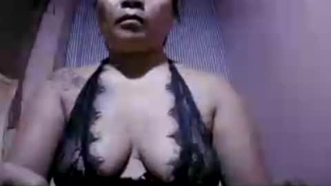 Snapshot of naughtymom_33 chatting on July 16, 9:04 am naughtymom_33 online show from July 16, 9:04 am