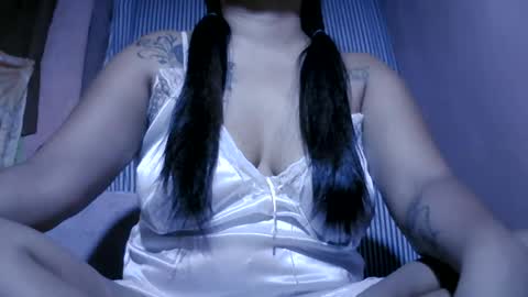 Snapshot of naughtymom_33 chatting on July 21, 2:08 pm naughtymom_33 online show from July 21, 2:08 pm