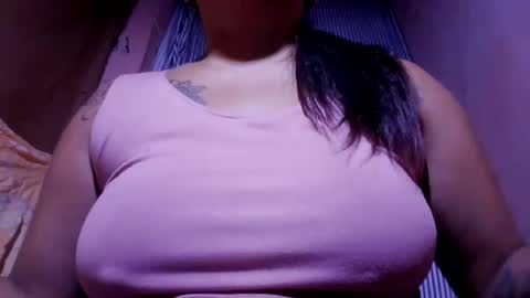 Snapshot of naughtymom_33 chatting on July 27, 6:53 am naughtymom_33 online show from July 27, 6:53 am