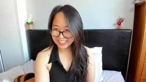 Snapshot of naughtynerdygirl chatting on April 7, 1:22 pm Gigi Chu online show from April 7, 1:22 pm