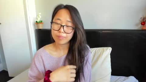 Snapshot of naughtynerdygirl chatting on April 30, 1:39 pm Gigi Chu online show from April 30, 1:39 pm