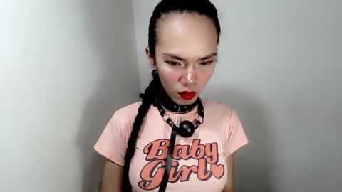 Snapshot of naughtypetiteangel chatting on November 17, 8:25 pm naughtypetiteangel online show from November 17, 8:25 pm