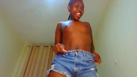 naughtyqueen12 online show from September 12, 11:54 am