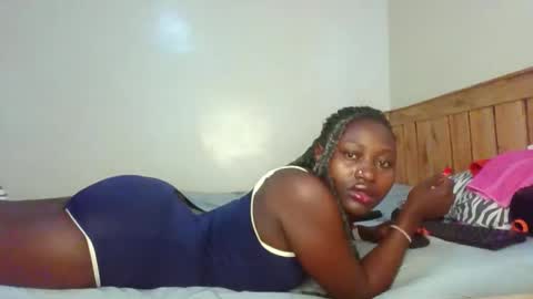 naughtyqueen12 online show from March 12, 9:48 am