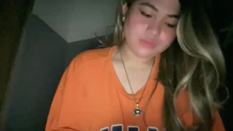 Snapshot of naughtyrosecum chatting on May 11, 4:04 pm Rose Wilson online show from May 11, 4:04 pm
