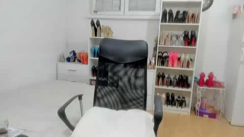 Snapshot of naughtysabine1 chatting on June 13, 9:13 pm naughtysabine1 online show from June 13, 9:13 pm