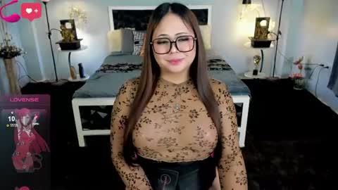 Snapshot of naughtytrans_huntress chatting on June 19, 2:32 pm ITS ME YOGIRL PATRICIA online show from June 19, 2:32 pm