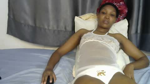 Snapshot of naughtyy4u chatting on July 22, 8:22 pm naughtyy4u online show from July 22, 8:22 pm