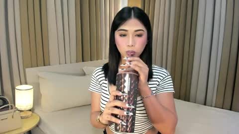 naughtyy_hunk_niel online show from May 25, 5:24 am