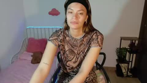 Snapshot of naugthy_muse chatting on June 15, 4:25 am sabrina online show from June 15, 4:25 am