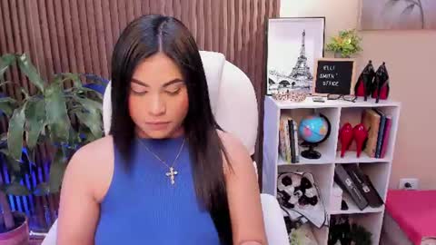 Snapshot of naugthyelli chatting on July 9, 5:17 pm online show from July 9, 5:17 pm